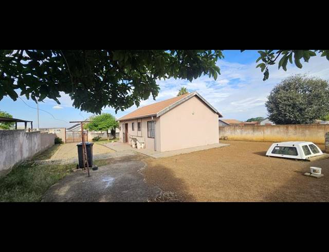 3 BEDROOM HOUSE FOR SALE IN LOTUS GARDENS